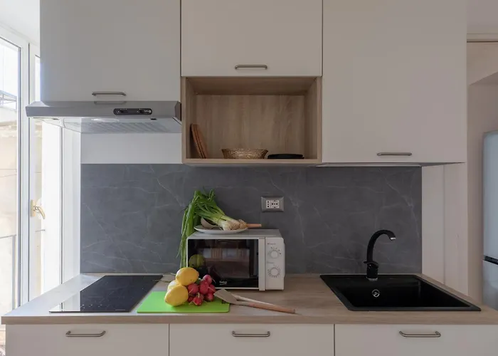 Iflat Bright Brand New 3-bedroom In Monti Daire